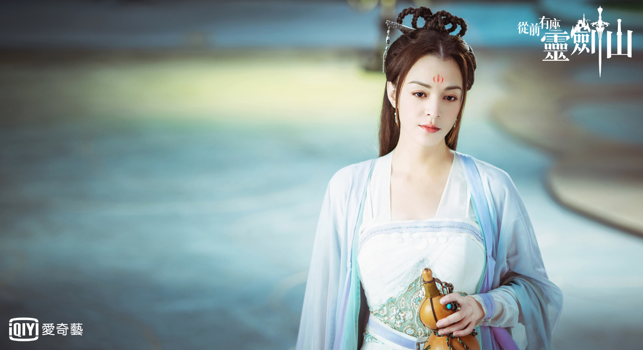 张榕容饰演毒舌傲娇「五长老」王舞