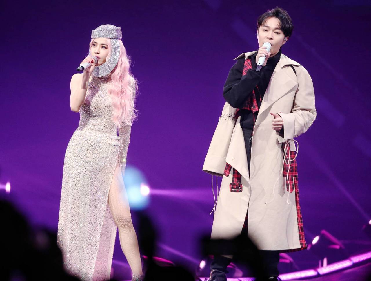 Jolin与青峰合唱「倒带」与「小情歌」。 记者曾原信／摄影